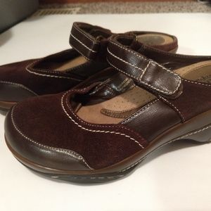 Rialto Comfort brown mary janes, size 8